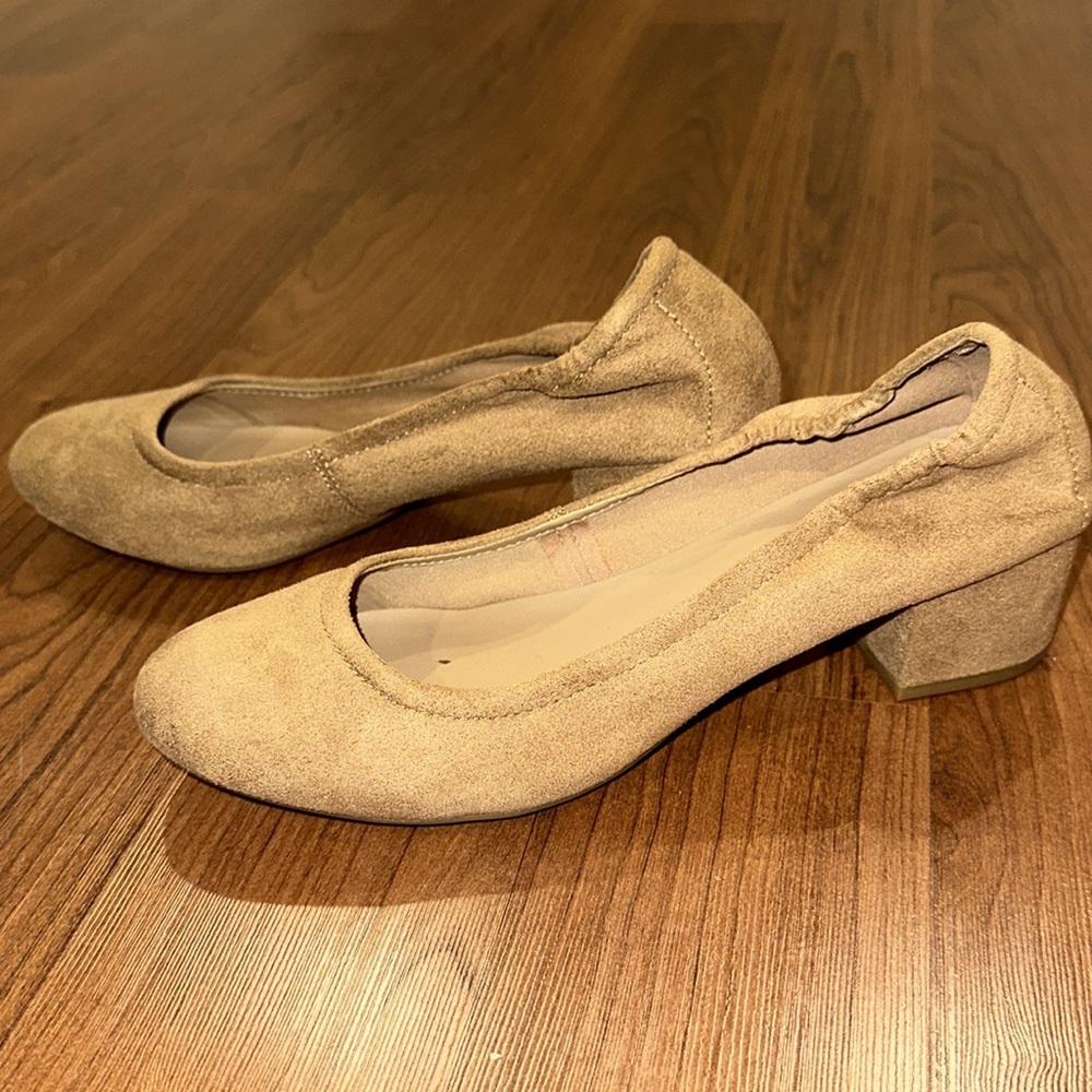 Tan Heels - Picture 2 of 4